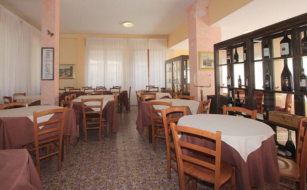קיאנצ'נו טרמה Hotel Attico מראה חיצוני תמונה